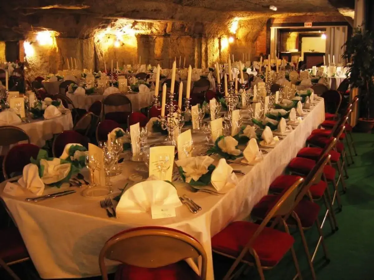 Soirée mariage, au caves de la croix douillard, venez feter un anniversaire, un mariage ou tout autres evenement aux Caves de la croix Douillard